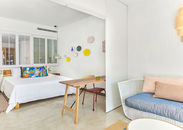 Couple-junior-suite-beachfront-2
