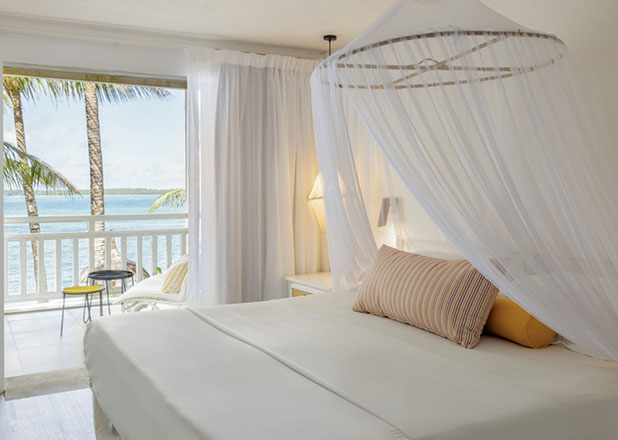 Tropical-Attitude-Hotel-Mauritius--Couple-Sea-front-room-618x440