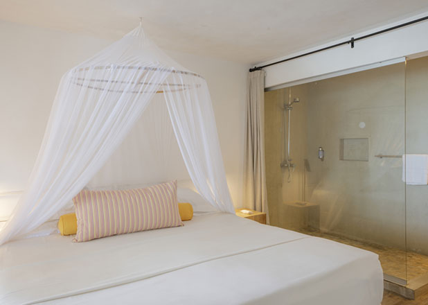 Tropical-Attitude-Hotel-Mauritius-Couple-Sea-front-room-618x440
