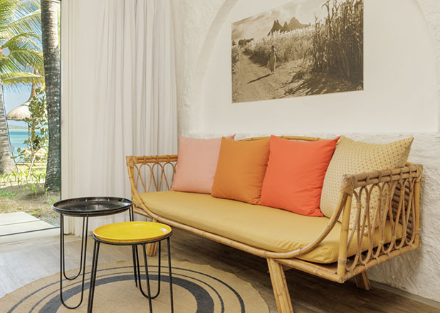 Tropical-Attitude-Hotel-Mauritius--Couple-Deluxe-Sea-front-room2-618x440