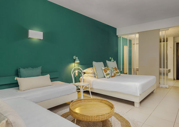 Coin-de-Mire-Attitude-Deluxe Family-Room-03-618x440