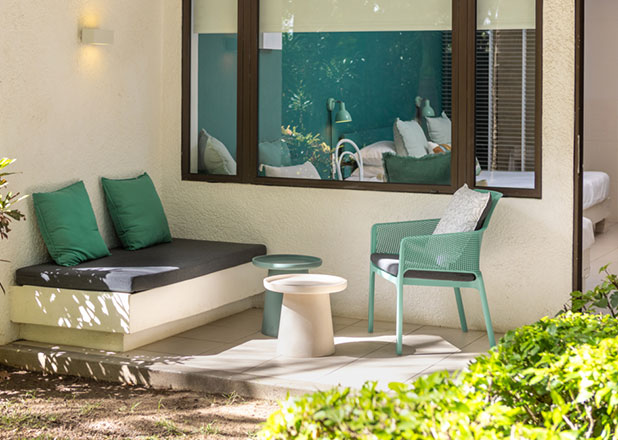 Coin-de-Mire-Attitude-Deluxe Family-Room-04-618x440